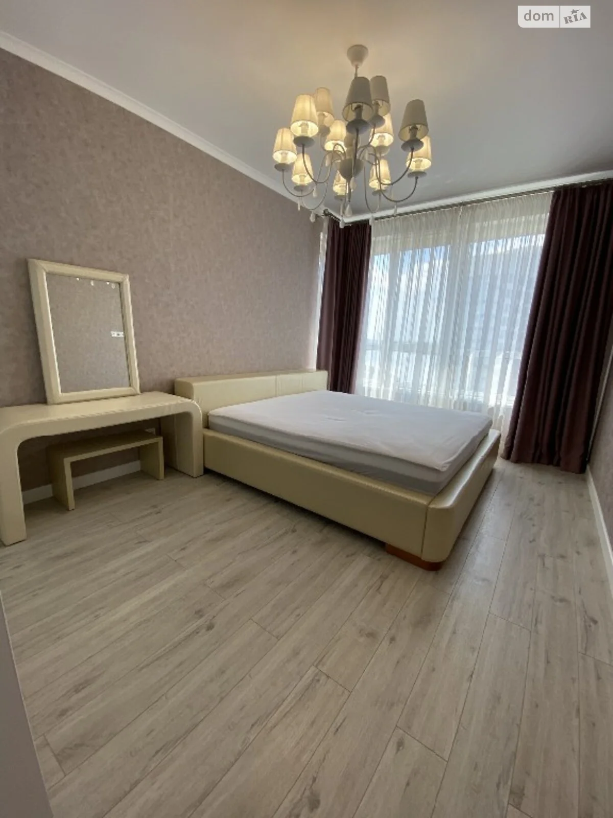 Продается 2-комнатная квартира 52 кв. м в Киеве, ул. Заречная, 3А