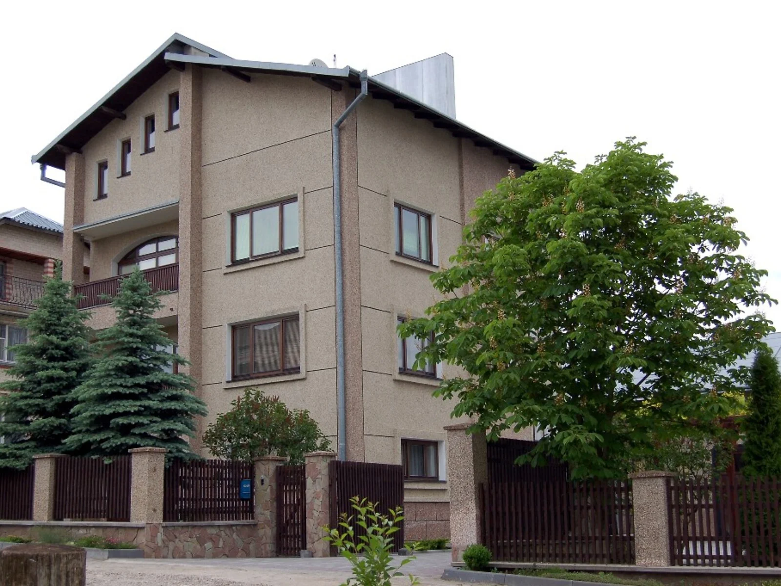 Продается дом на 2 этажа 297 кв. м с террасой, Вишнева