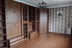 Продается 3-комнатная квартира 58 кв. м в Жмеринке, Комарова