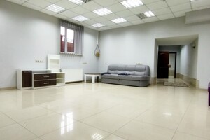 Сдается в аренду офис 158.5 кв. м в нежилом помещении в жилом доме, цена: 15000 грн