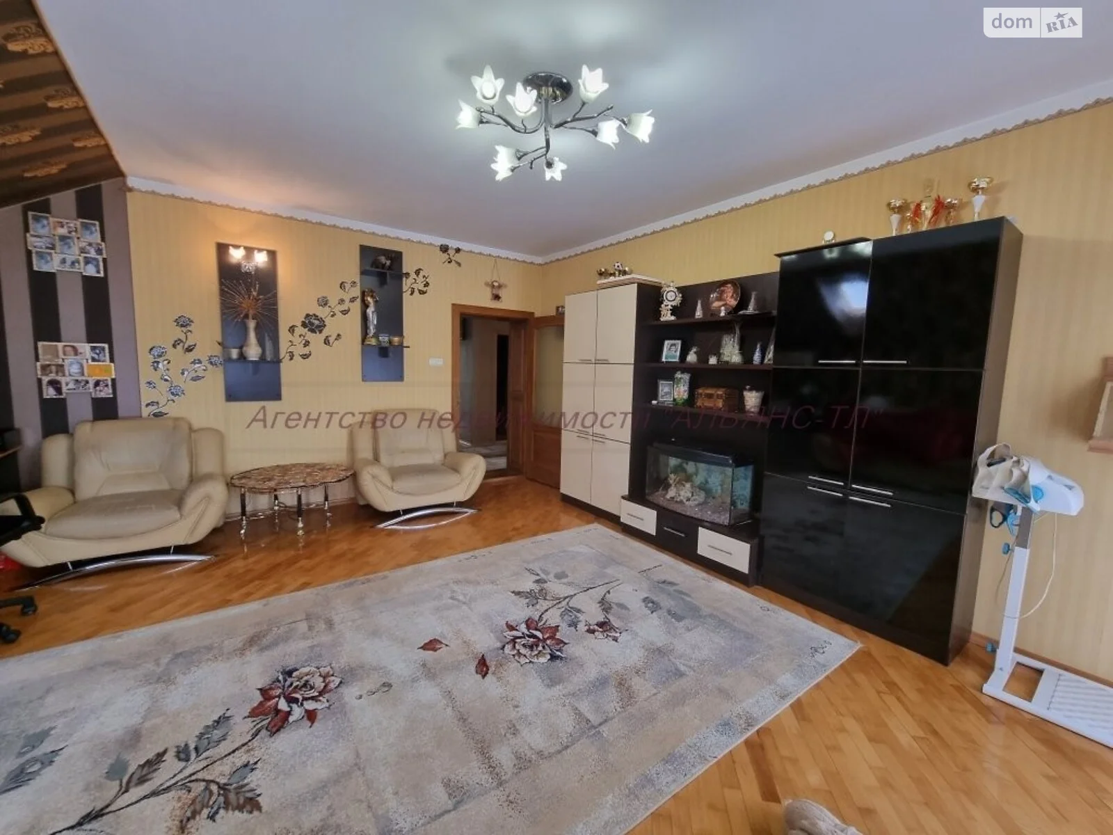 Продается дом на 2 этажа 259 кв. м с мебелью, цена: 235000 $ - фото 1