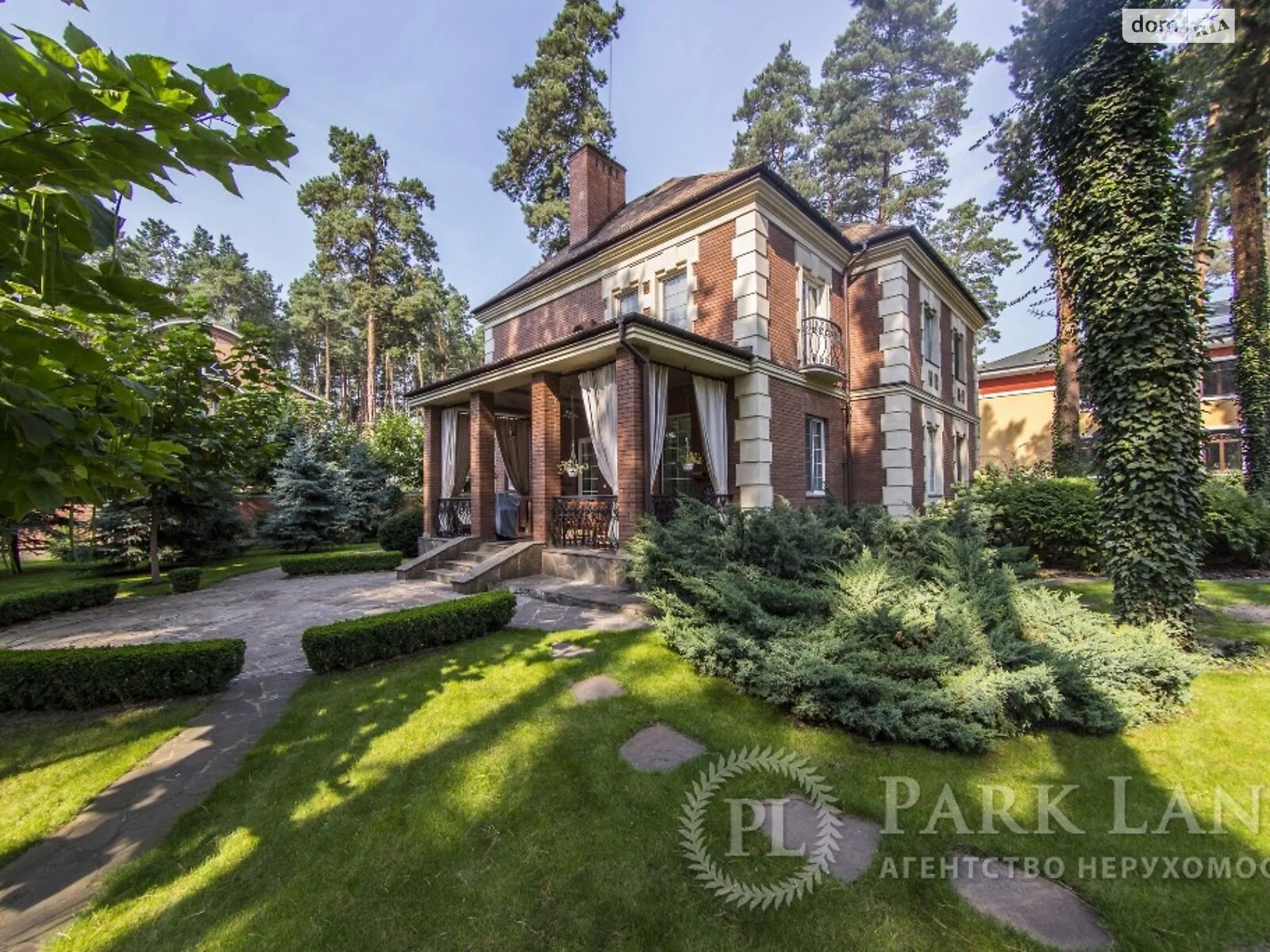 Сдается в аренду дом на 2 этажа 430 кв. м с верандой, цена: 5000 $ - фото 1