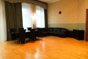 Сдается в аренду 4-комнатная квартира в Киеве, Архитектора Городецкого улица