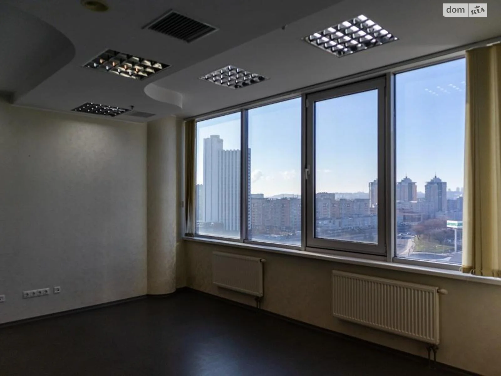 Сдается в аренду офис 316 кв. м в бизнес-центре, цена: 80000 грн