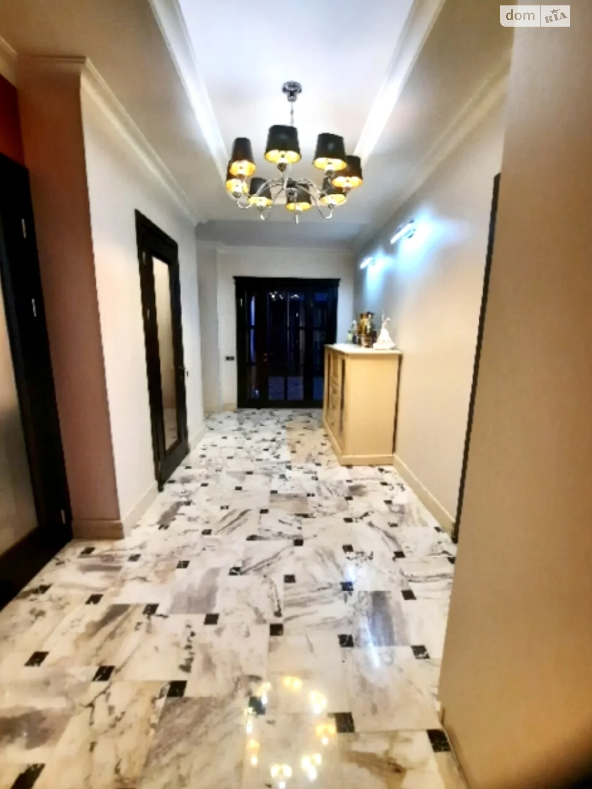 Продается 3-комнатная квартира 116.3 кв. м в Одессе, бул. Французский - фото 1