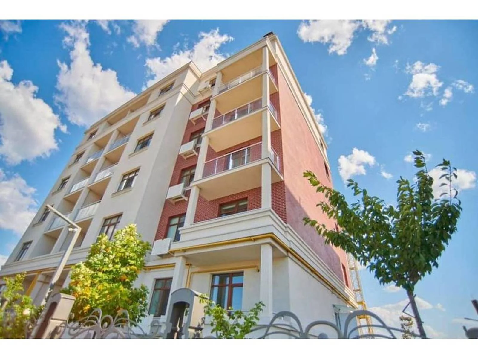 Продается 1-комнатная квартира 43.7 кв. м в Одессе, ул. Центральная (Совиньон) - фото 1
