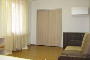 Фото 2: Сдается в аренду 1-комнатная квартира 35 кв. м в Житомире, Клосовского Александра улица