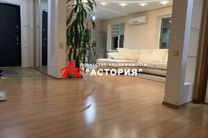 Продается 3-комнатная квартира 72 кв. м в Запорожье, Товарищеская улица