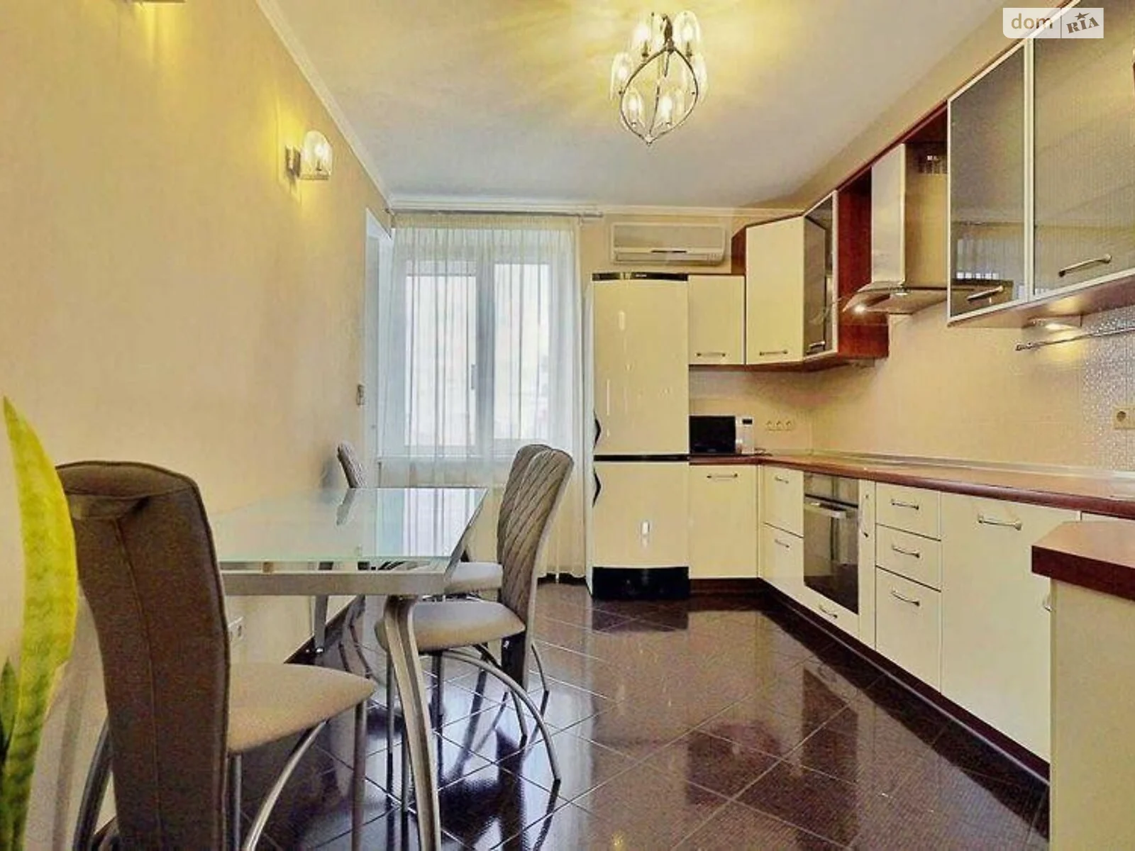Продается 3-комнатная квартира 111.1 кв. м в Киеве, ул. Здолбуновская, 3Г - фото 1