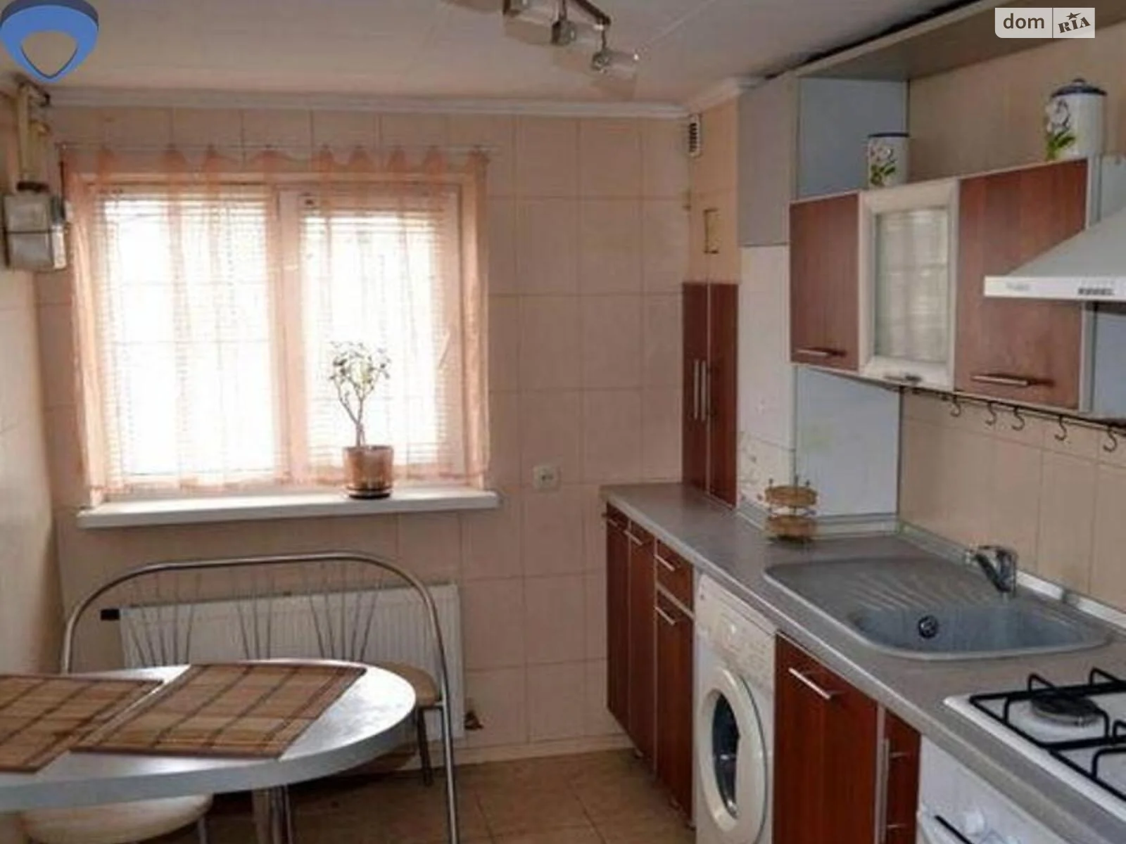 Продається будинок 3 поверховий 85 кв. м з каміном, цена: 65000 $