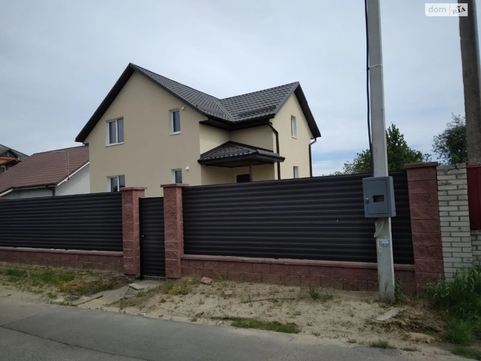 Продається будинок 2 поверховий 200 кв. м з бесідкою, цена: 185000 $