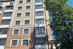 Продается 3-комнатная квартира 81 кв. м в Ивано-Франковске, ул. Шевченко
