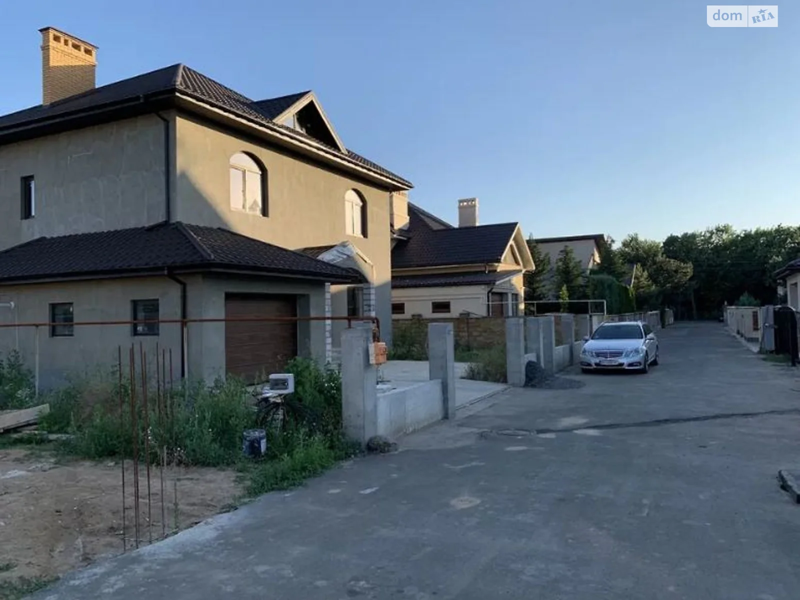 Продается дом на 2 этажа 258 кв. м с камином, цена: 360000 $