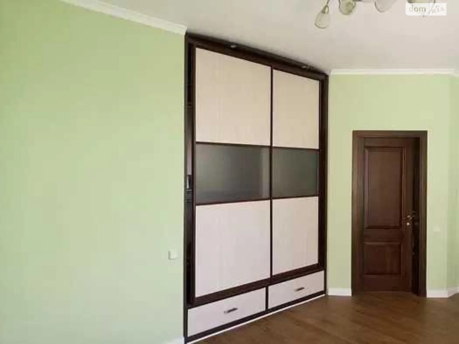 Продается дом на 3 этажа 350 кв. м с мебелью, цена: 630000 $