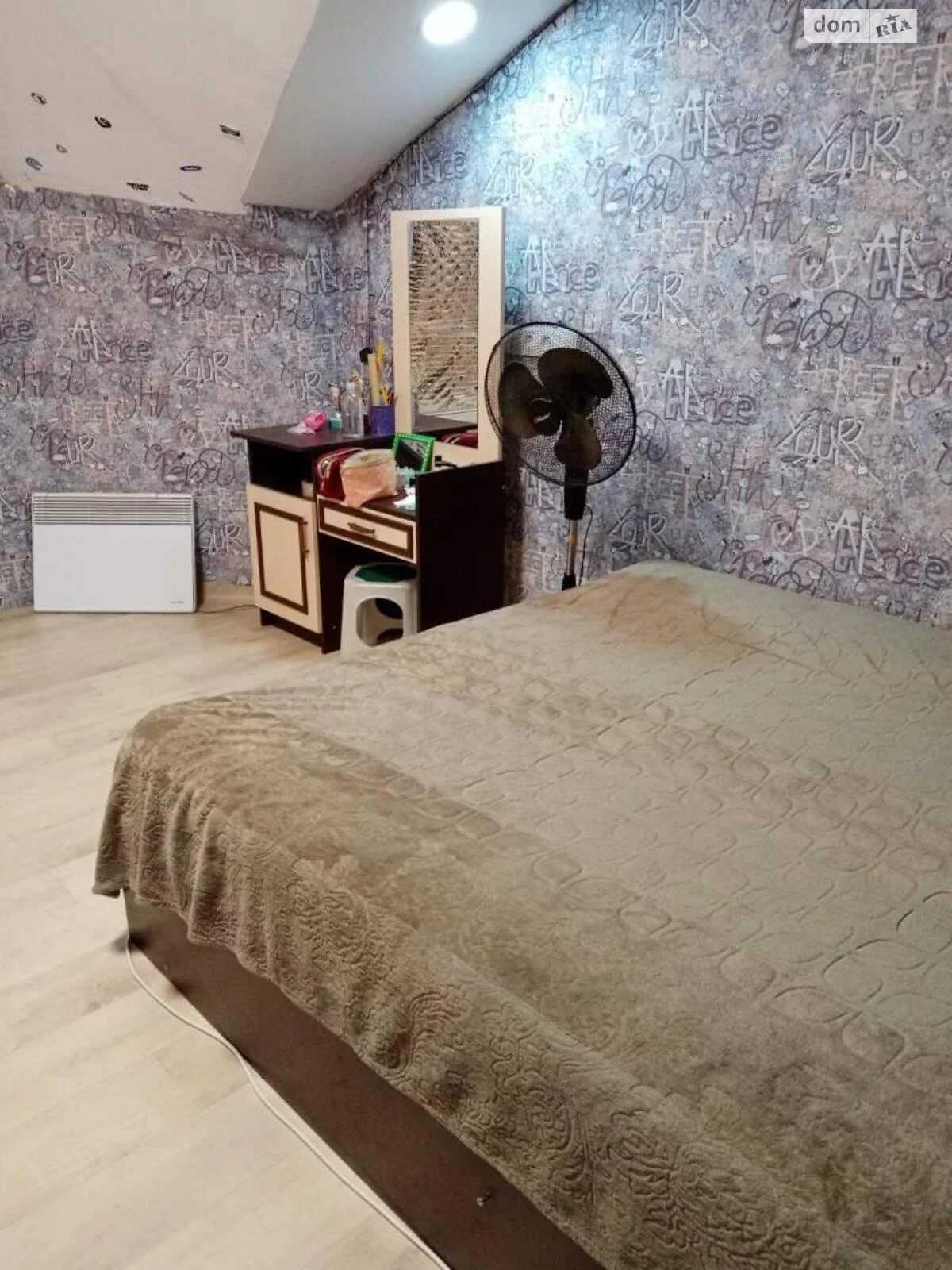 Продается 2-комнатная квартира 61 кв. м в Великодолинском, ул. Мариинская