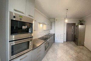 Продается 2-комнатная квартира 65 кв. м в Киеве, Моторный переулок