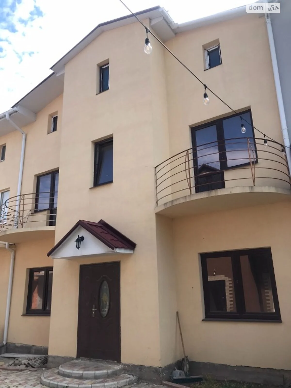 Продається будинок 3 поверховий 90 кв. м з гаражем, цена: 47000 $