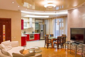 Продается 4-комнатная квартира 124 кв. м в Одессе, Тенистая улица