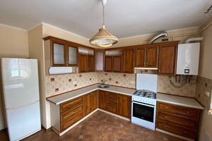 Продается 2-комнатная квартира 67.4 кв. м в Ивано-Франковске, цена: 49000 $
