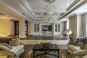 Продается дом на 3 этажа 2400 кв. м с участком, цена: 7900000 €