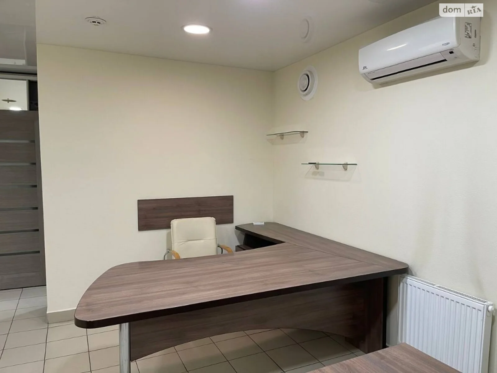 Здається в оренду офіс 52.9 кв. м в бізнес-центрі, цена: 35000 грн - фото 1