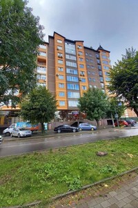 Продается 3-комнатная квартира 111 кв. м в Черновцах, Щербанюк Александра Героя Украины улица