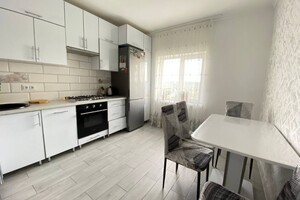 Продается 4-комнатная квартира 120 кв. м в Ивано-Франковске, Хмельницкого Богдана улица