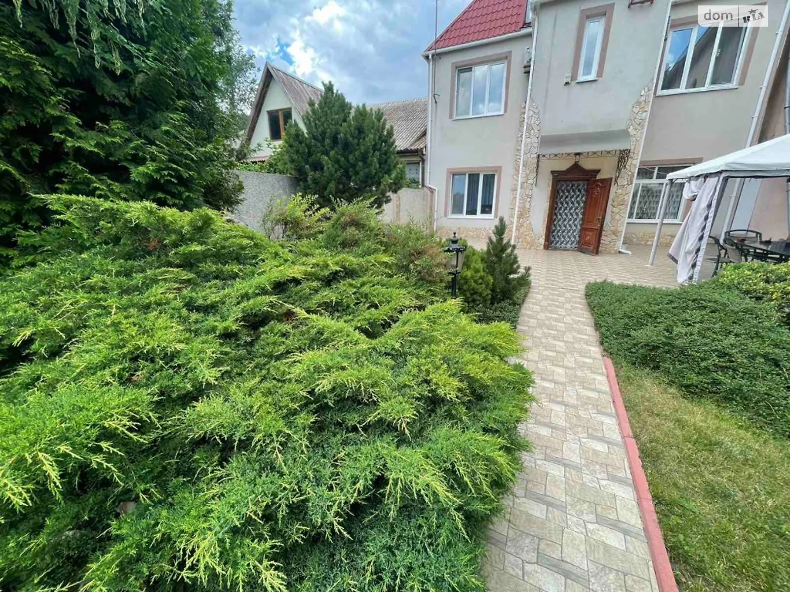 Продается дом на 2 этажа 190 кв. м с беседкой, цена: 260000 $ - фото 1