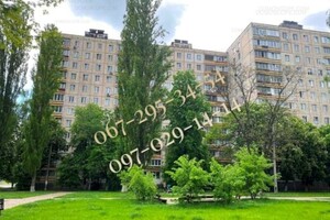 Продается 3-комнатная квартира 63.6 кв. м в Киеве, Генерала Наумова улица