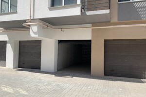 Продается отдельно стоящий гараж универсальный на 21 кв. м, цена: 18000 $