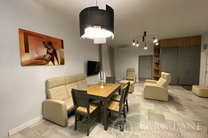 Продается 4-комнатная квартира 230 кв. м в Киеве, ул. Генерала Матыкина