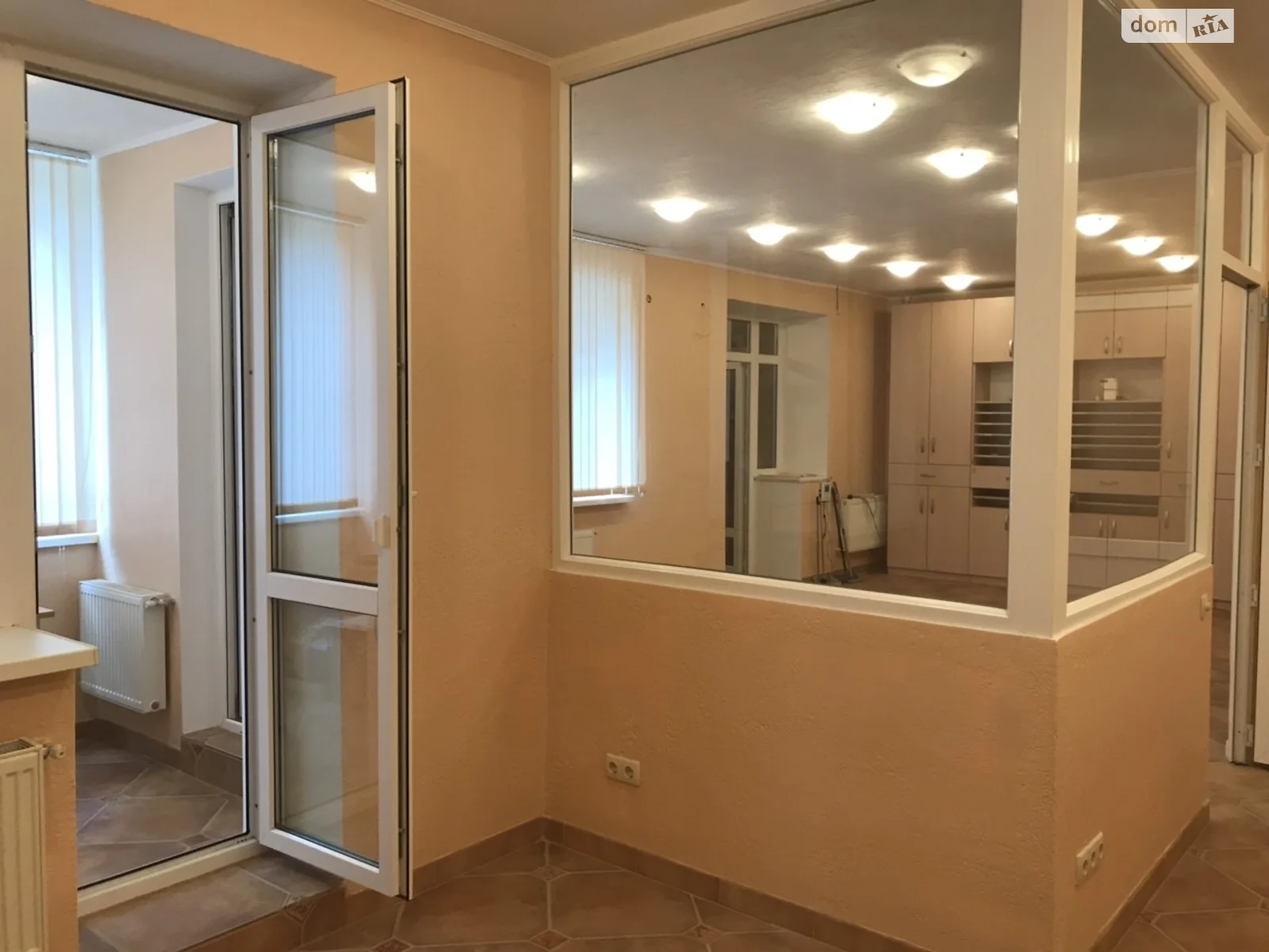 Продается офис 73 кв. м в бизнес-центре, цена: 50000 $ - фото 1