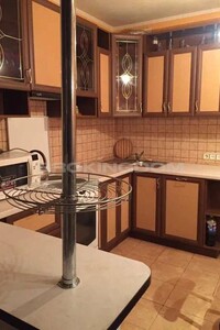 Продается 1-комнатная квартира 42 кв. м в Киеве, ул. Теодора Драйзера