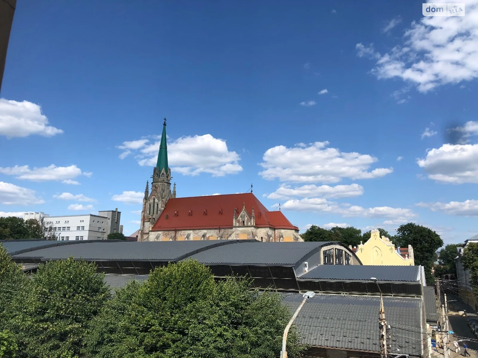 Продается 3-комнатная квартира 103 кв. м в Черновцах, ул. Героев Майдана - фото 1