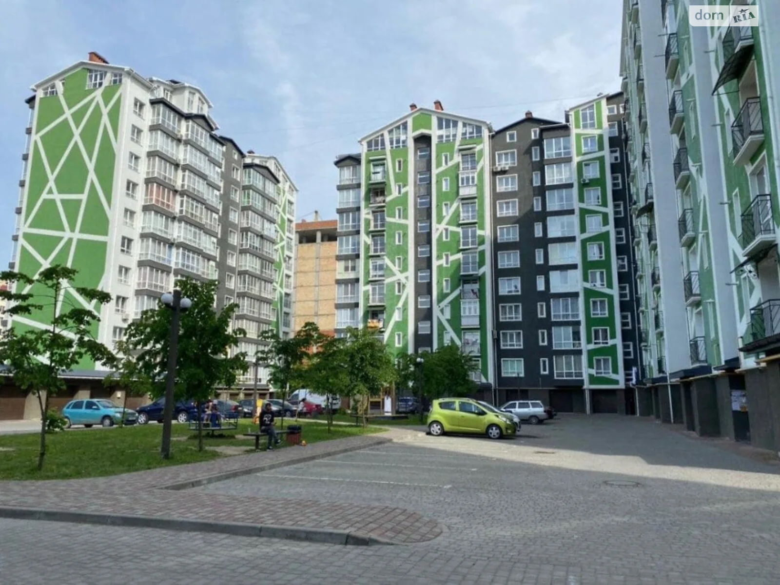 Продается 2-комнатная квартира 64.7 кв. м в Ивано-Франковске, ул. Целевича Юлиана