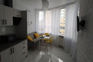 Сдается в аренду 2-комнатная квартира 28 кв. м в Киеве, Сергeя Данченко улица