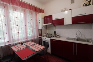 Продаж квартири, Чернівці, р‑н. Центр, Університетська вулиця