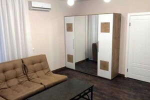 Сдается в аренду 2-комнатная квартира 67 кв. м в Киеве, Журавлиная