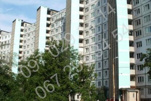 Продается 3-комнатная квартира 63.6 кв. м в Киеве, Генерала Наумова улица