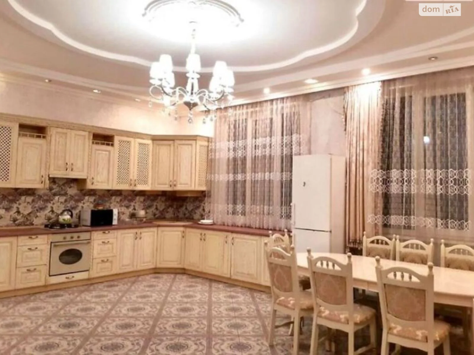 Продается дом на 3 этажа 900 кв. м с камином, цена: 520000 $ - фото 1