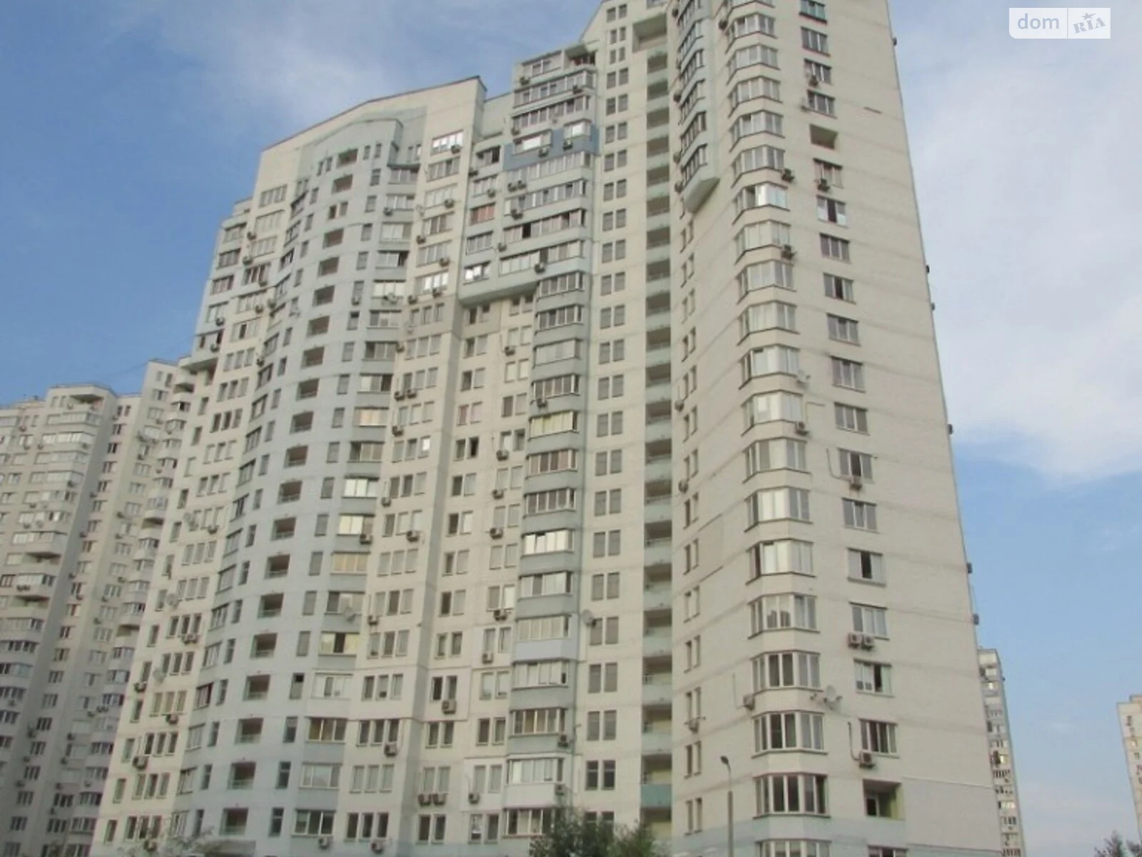 Продается 3-комнатная квартира 96 кв. м в Киеве, ул. Елены Пчилки, 3А