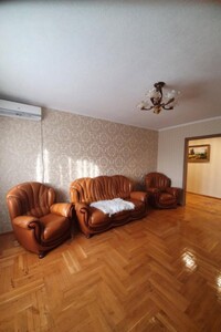 Продается 3-комнатная квартира 76.4 кв. м в Киеве, Симиренко улица