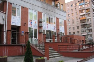 Сдается в аренду 2-комнатная квартира 78 кв. м в Киеве, Почайнинская улица