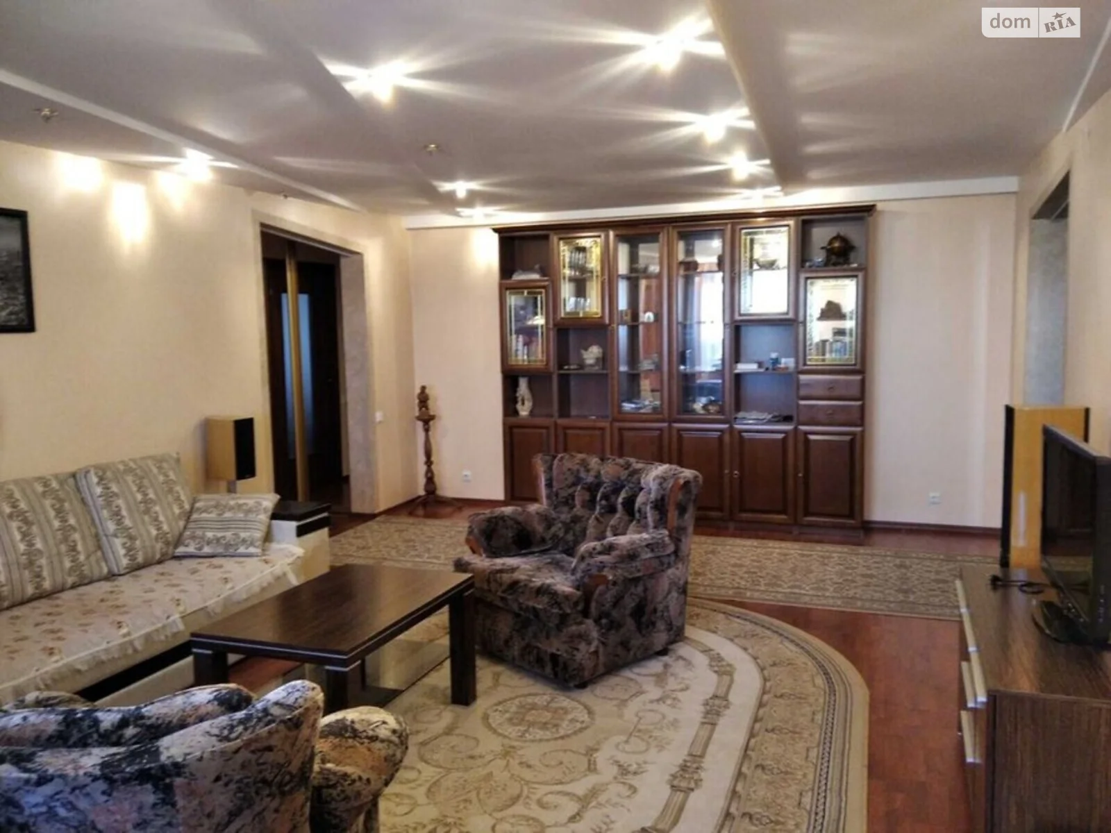 Продается 3-комнатная квартира 96 кв. м в Киеве, ул. Братства тарасовцев(Декабристов)