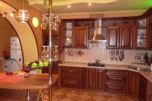 Продается 3-комнатная квартира 130 кв. м в Одессе, ул. Тополевая