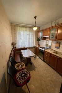 Продается 3-комнатная квартира 63 кв. м в Одессе, Ильфа и Петрова улица