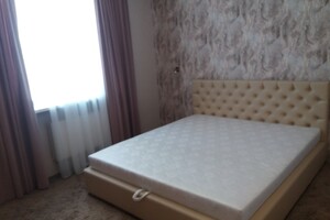 Сдается в аренду 2-комнатная квартира 71 кв. м в Киеве, Саперно-Слободская улица