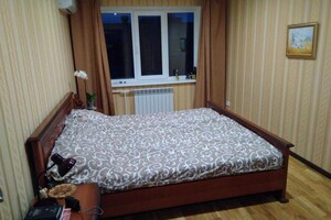 Продается 3-комнатная квартира 68 кв. м в Киеве, Раисы Окипной улица