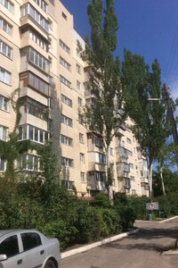Продается 4-комнатная квартира 81 кв. м в Киеве, Припятская улица