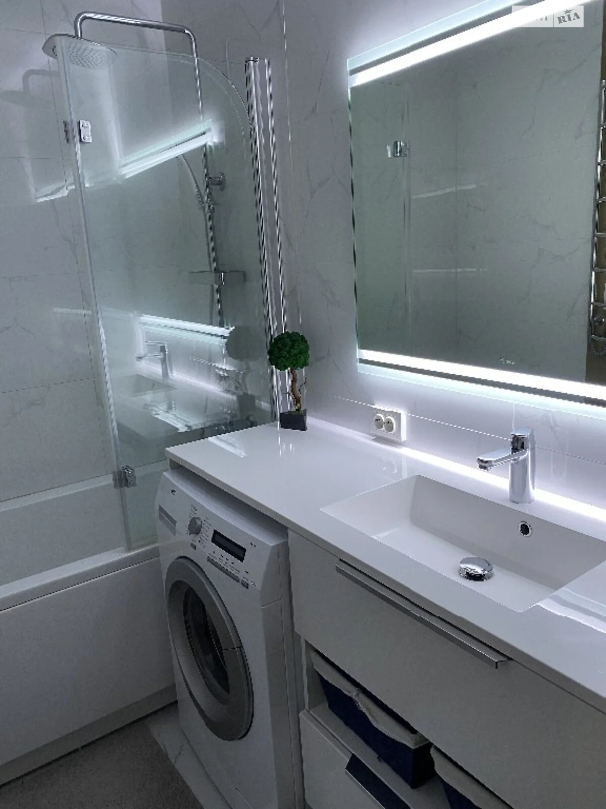 3-комнатная квартира 70 кв. м в Запорожье, бул. Центральный, 22А - фото 1